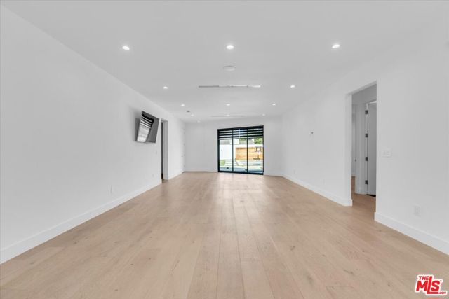 5456 Hazeltine Avenue, Sherman Oaks CA: https://media.crmls.org/mediaz/2d246842-7892-4bf6-9a51-984a6873791f.jpg