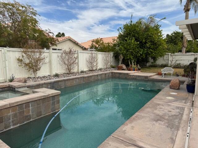230 Strada Fortuna, Palm Desert CA: https://media.crmls.org/mediaz/2d2489e6-8a3b-4abe-8e3b-1b6043baf293.jpg
