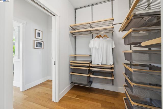 5472 KALES AVENUE, Oakland CA: https://media.crmls.org/mediaz/2d24a1be-802b-49c1-b751-253eb4438f7b.jpg