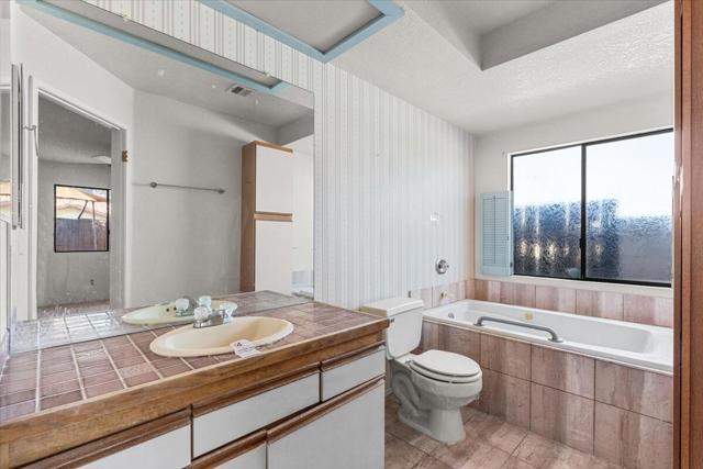 54180 Avenida Cortez, La Quinta CA: https://media.crmls.org/mediaz/2d24b99c-9cfb-4d12-aadf-8978dcd9bbb7.jpg