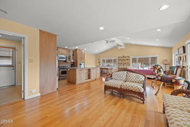 142 Poinsettia Gardens Drive, Ventura CA: https://media.crmls.org/mediaz/2d252df8-8825-4a6e-8e16-cc77d35be42b.jpg