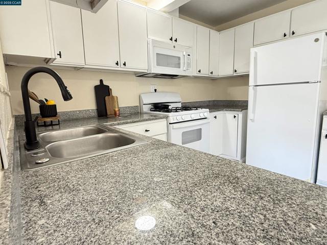 457 La Jolla St, Vallejo CA: https://media.crmls.org/mediaz/2d253cce-fc6f-4344-8819-1eba1eb9ba73.jpg