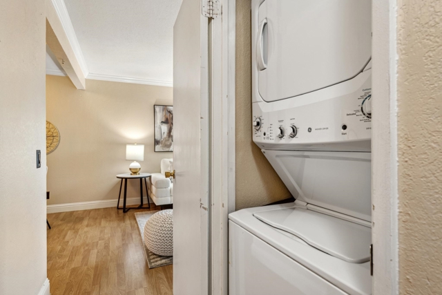 213 Ladera Plz, Union City CA: https://media.crmls.org/mediaz/2d254c5f-77c6-4cf9-9e7b-806b9dc0531e.jpg