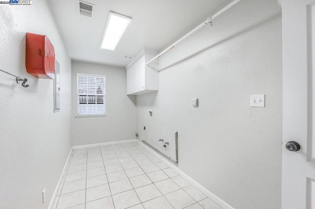 2744 Redbridge Rd, Tracy CA: https://media.crmls.org/mediaz/2d256771-e4b4-4dfd-99e7-e40193abd4ad.jpg