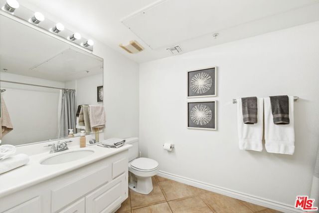 13200 Pacific Promenade, Playa Vista CA: https://media.crmls.org/mediaz/2d2597d8-7a92-45c3-be3b-e92ba65b7200.jpg