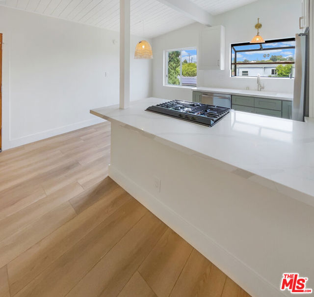 2909 10th Street, Santa Monica CA: https://media.crmls.org/mediaz/2d260d04-5745-494c-9a59-f2c3065d0dc8.jpg