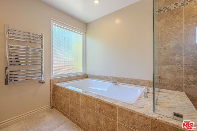 3926 Corte Cancion, Thousand Oaks CA: https://media.crmls.org/mediaz/2d26171c-e2f1-41f6-9e6b-c02aba7c04b0.jpg