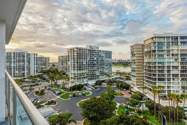 1830 Avenida Del Mundo, Coronado CA: https://media.crmls.org/mediaz/2d266303-e7b8-44bf-9dd2-16a20863c3e8.jpg
