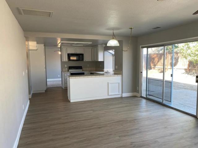 Image 4 of 24 For 259 West Fallbrook Avenue