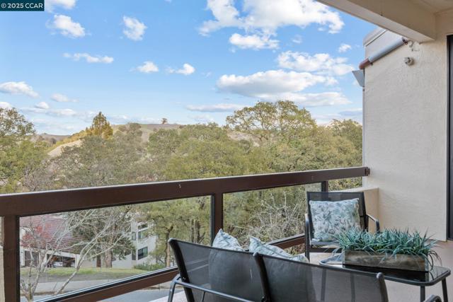 3535 Terra Granada Dr, Walnut Creek CA: https://media.crmls.org/mediaz/2d275a3e-f752-4ff0-9fd1-b814efacc519.jpg