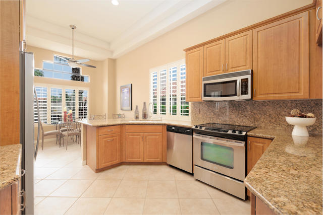 101 Desert Falls Drive, Palm Desert CA: https://media.crmls.org/mediaz/2d27ed68-3416-451b-9d6d-34ad717c41b8.jpg