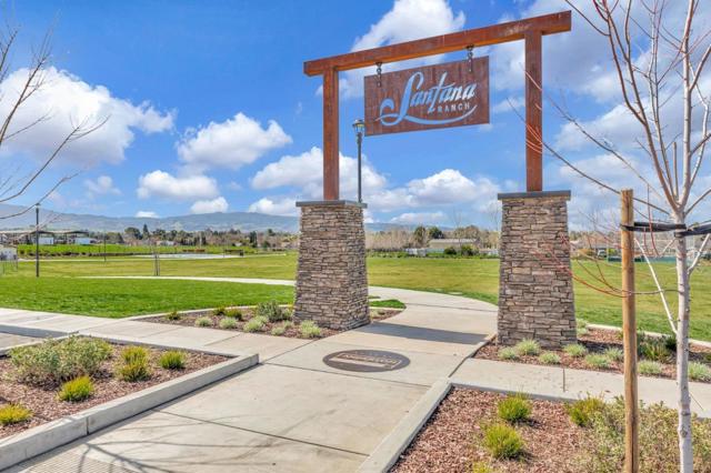 1667 Santana Ranch Drive, Hollister CA: https://media.crmls.org/mediaz/2d280840-341e-4480-8cb6-5f2e214e3215.jpg
