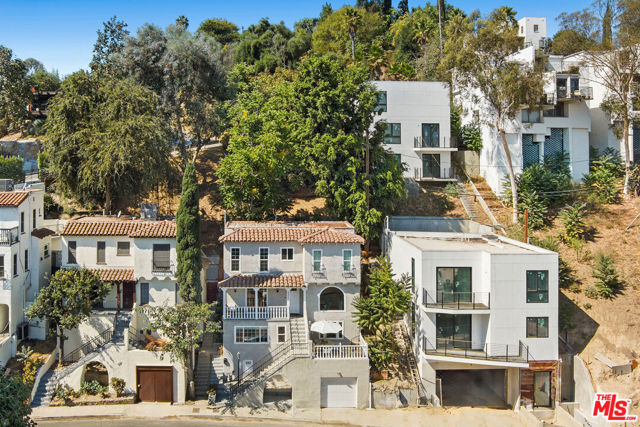 2321 Lake View Avenue, Los Angeles CA: https://media.crmls.org/mediaz/2d287729-8040-406e-8d9f-ac148052d318.jpg