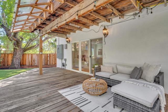 3 Dale Ct, Lafayette CA: https://media.crmls.org/mediaz/2d28b4e1-fa36-40bf-a8a3-b71e4ecc5f78.jpg