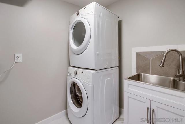 3122 Newell St, San Diego CA: https://media.crmls.org/mediaz/2d28f3ca-617e-4dec-905f-63871dcc6701.jpg