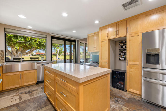 44 San Sebastian Drive, Rancho Mirage CA: https://media.crmls.org/mediaz/2d290466-05b1-46c8-9bd7-dd6470e65675.jpg