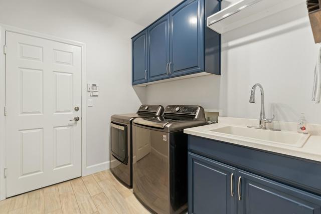 6 Taylor Avenue, Palm Desert CA: https://media.crmls.org/mediaz/2d297607-4acb-45dd-a270-7f255a575f37.jpg