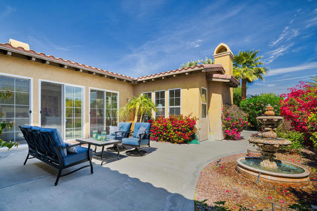 14 Via Santo Tomas Drive, Rancho Mirage CA: https://media.crmls.org/mediaz/2d29773f-62b8-4037-9466-769e4231c103.jpg