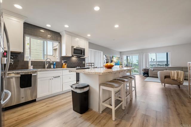 Image 9 of 40 For 2453 Newcastle Avenue