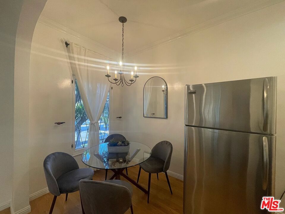 https://media.crmls.org/mediaz/2d29d4b7-2038-40a0-b0e0-e2f8cc0de586.jpg?preset=X-Large