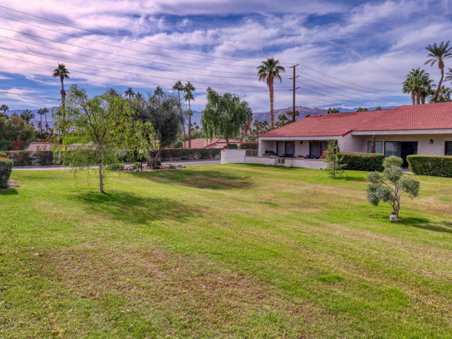 171 Winterhaven Circle, Palm Desert CA: https://media.crmls.org/mediaz/2d29e1a8-ee18-4ef3-a001-4d20ee96c78e.jpg