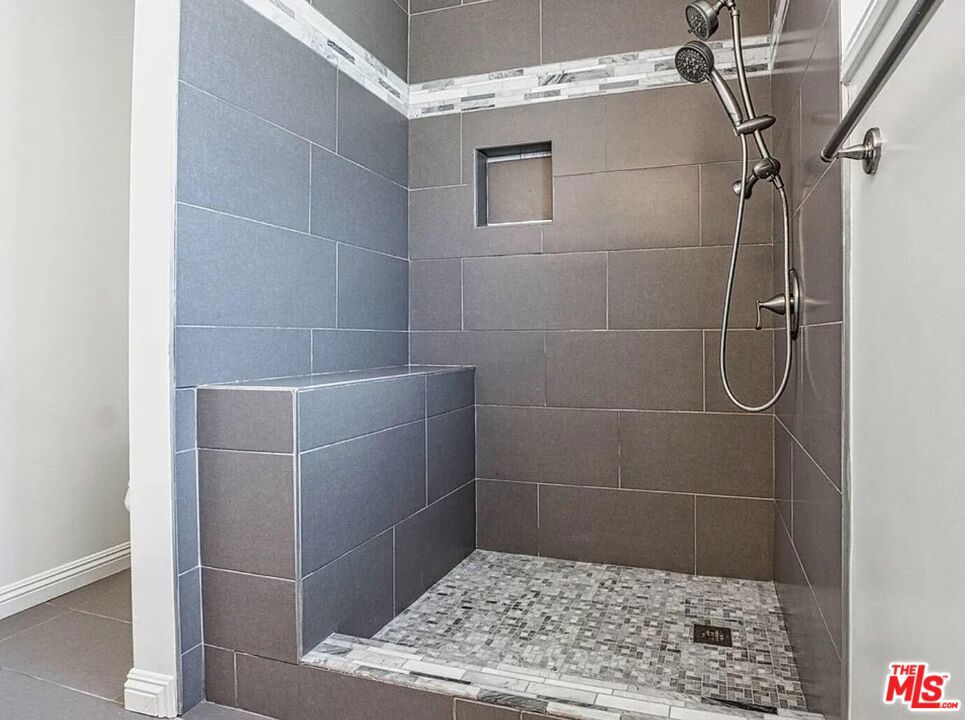 https://media.crmls.org/mediaz/2d2a3acb-0ad1-4b15-9a6c-d93a9444909f.jpg?preset=X-Large