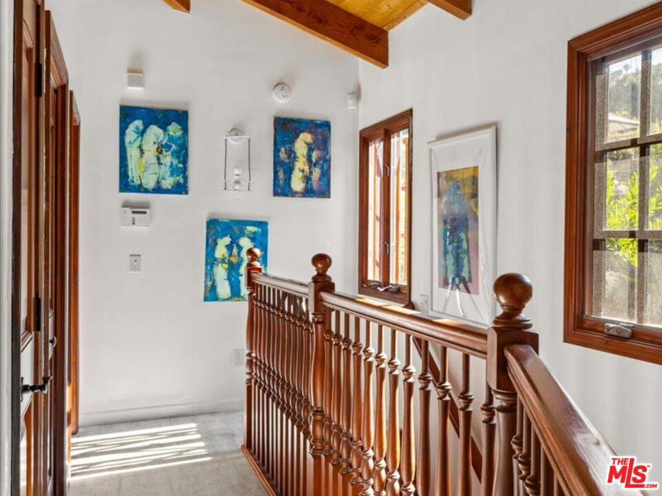 https://media.crmls.org/mediaz/2d2a4ec2-3c01-4d42-bdf6-9434d2796290.jpg?preset=X-Large