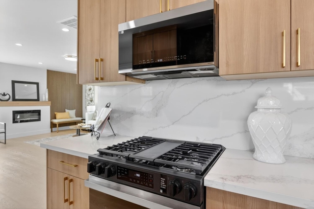 356 Belleview Dr, San Leandro CA: https://media.crmls.org/mediaz/2d2aaf09-250a-4d0b-b055-20f95402f5f4.jpg