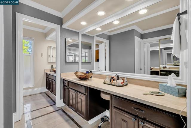 117 Alta Mesa Ct, Moraga CA: https://media.crmls.org/mediaz/2d2ad2f3-858f-4417-a62d-92e03ca71e39.jpg