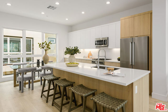 6120 W Marbella Place, Los Angeles CA: https://media.crmls.org/mediaz/2d2af823-99f7-44ba-96ff-b4a582d41455.jpg