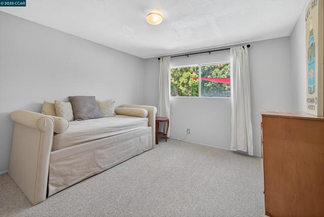 2173 Madrone Dr, Fairfield CA: https://media.crmls.org/mediaz/2d2b390e-7d90-48cc-8b53-97abefc97a95.jpg