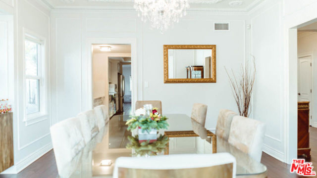 416 S Van Ness Avenue, Los Angeles CA: https://media.crmls.org/mediaz/2d2c8f62-3746-446a-96f9-a1f7cb70f1aa.jpg