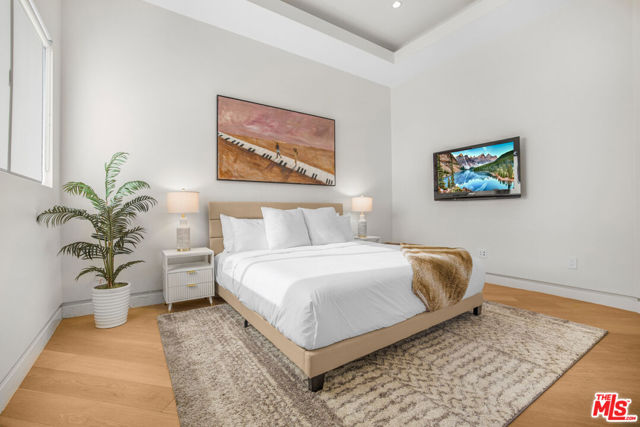 2501 Zorada Drive, Los Angeles CA: https://media.crmls.org/mediaz/2d2caaa8-c489-42e5-afb8-8c01d49eaedd.jpg