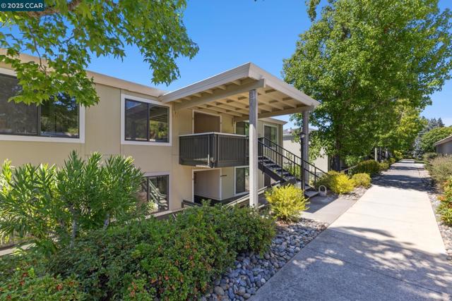 2101 Golden Rain, Walnut Creek CA: https://media.crmls.org/mediaz/2d2cc4bc-5077-45bd-b943-1e9375d63a10.jpg