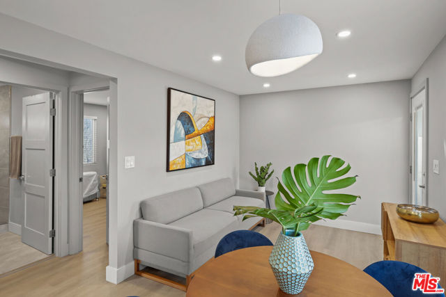 7337 5th Avenue, Los Angeles CA: https://media.crmls.org/mediaz/2d2d06eb-b87c-4ed0-857e-27d497a3151e.jpg