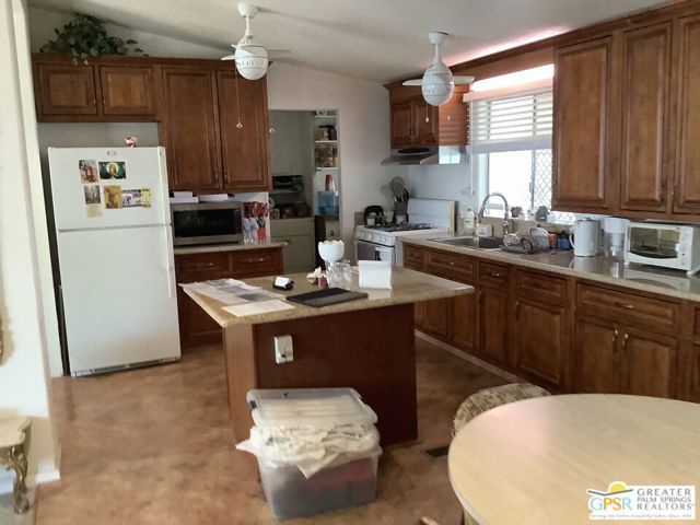 70875 Dillon Road, Desert Hot Springs CA: https://media.crmls.org/mediaz/2d2d49d2-bda8-401d-a30a-c84812bffe55.jpg