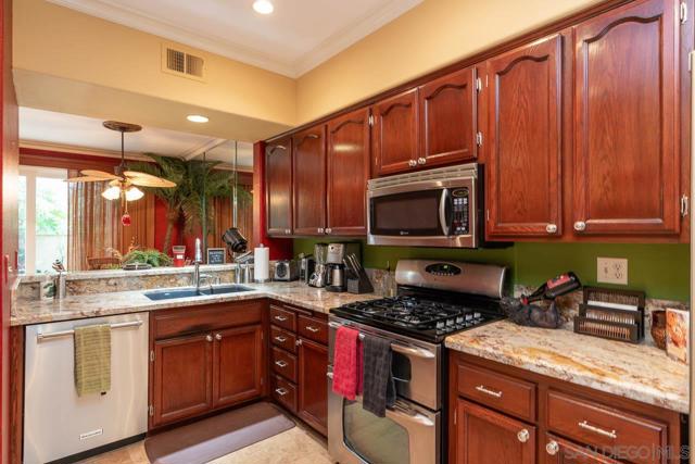 11002 Creekbridge Place, San Diego CA: https://media.crmls.org/mediaz/2d2db348-2429-4c15-a9cf-d24ab0445907.jpg