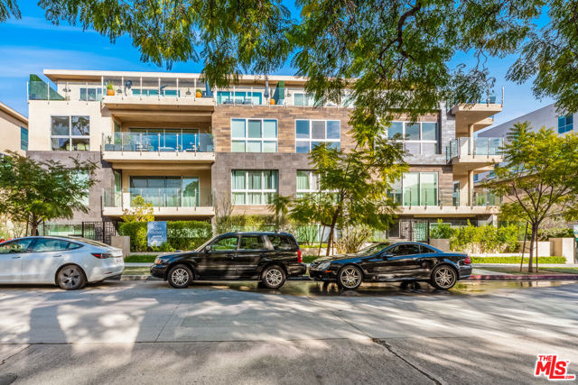 728 N Sweetzer Avenue, West Hollywood CA: https://media.crmls.org/mediaz/2d2dbaa2-80ef-4100-a2f1-5ea73be96ff8.jpg