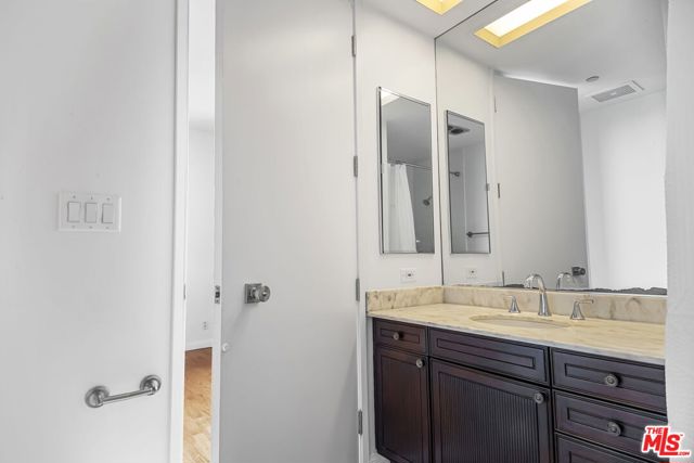 10350 Wilshire Boulevard, Los Angeles CA: https://media.crmls.org/mediaz/2d2dd944-469b-4780-a986-a961fa6e1d6d.jpg