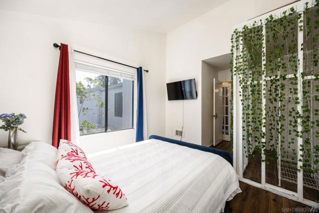 3236 Via Alicante, La Jolla CA: https://media.crmls.org/mediaz/2d2e5e24-2e3d-406c-8dda-9fe8ea9b916f.jpg
