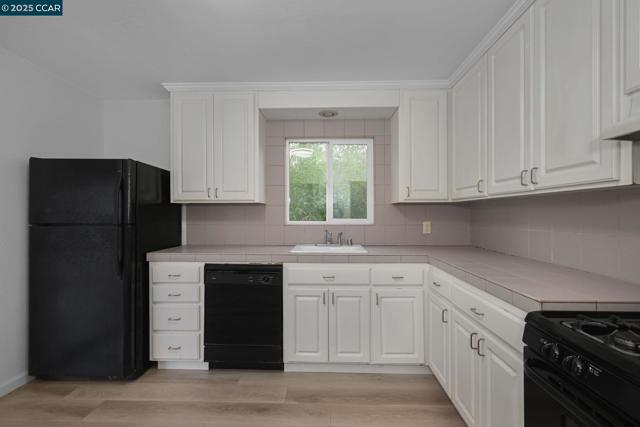 328 Norman Ave, Concord CA: https://media.crmls.org/mediaz/2d2e8fa1-f2bc-450b-908c-eb02f9535693.jpg