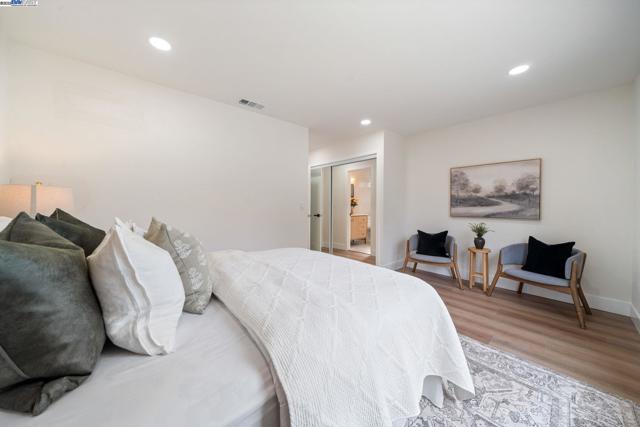 31314 San Andreas Dr, Union City CA: https://media.crmls.org/mediaz/2d2eecd2-e3bf-4e05-8de2-2231ded5ee02.jpg