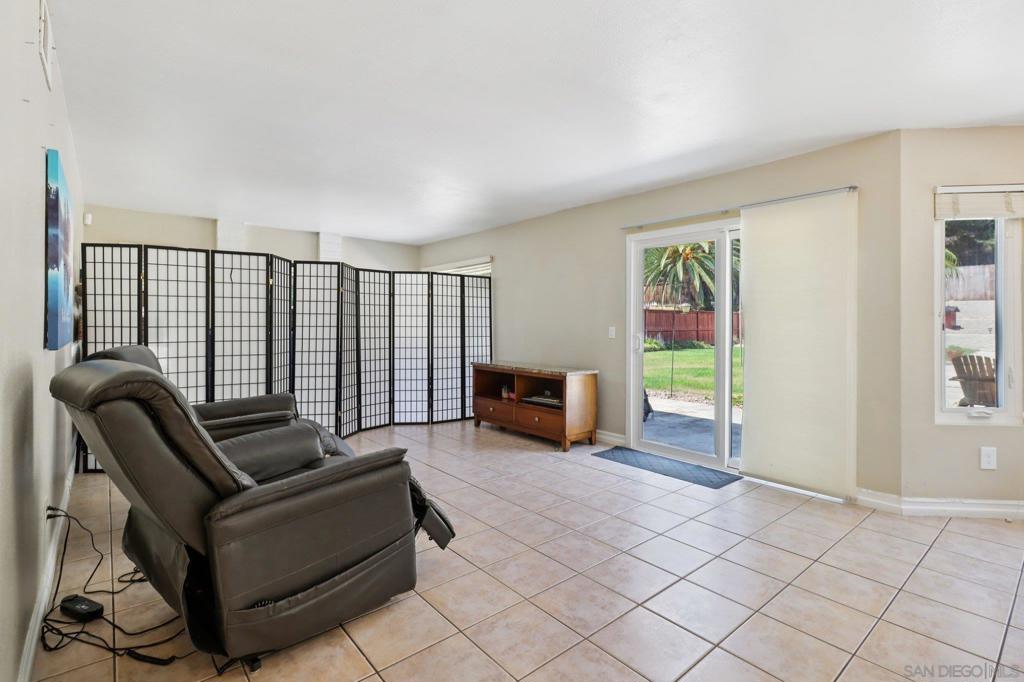 MLS #250035843SD img 8