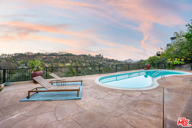 968 Kenfield Avenue, Los Angeles, CA 90049