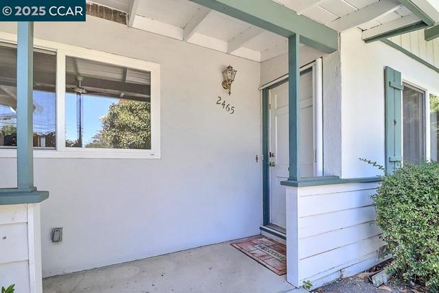2465 Buena Vista Ave, Walnut Creek CA: https://media.crmls.org/mediaz/2d2fabf6-0e38-4784-afb8-de48728e5dbd.jpg