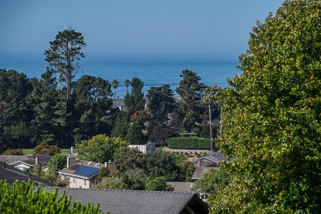 https://media.crmls.org/mediaz/2d310b15-17b0-4035-9c9e-84c6fa6e6dc4.jpg?preset=X-Large
