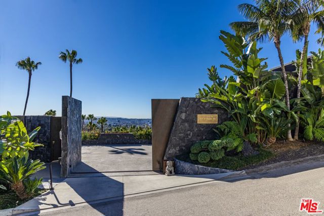 1851 N Stanley Avenue, Los Angeles CA: https://media.crmls.org/mediaz/2d314198-599a-4915-bdc1-59ae47535d5b.jpg