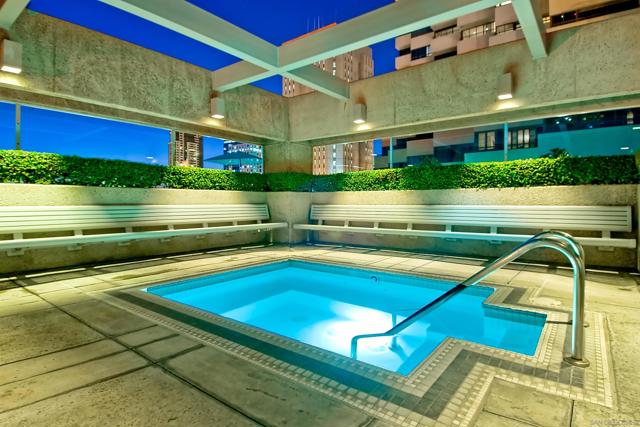 700 Front St, San Diego CA: https://media.crmls.org/mediaz/2d3156aa-5380-4ce4-a726-826e76b90f36.jpg