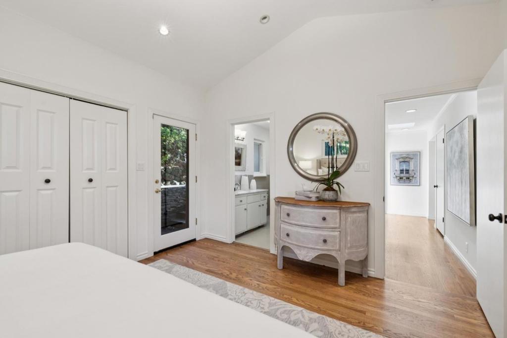 https://media.crmls.org/mediaz/2d31aa54-2352-42b7-b6d5-d2503f79cd5b.jpg?preset=X-Large