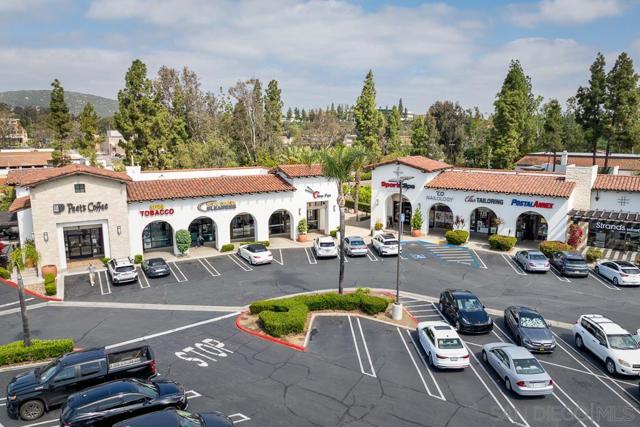 11289 Silver Buckle Way, San Diego CA: https://media.crmls.org/mediaz/2d31b781-eed4-4ee3-b574-936912ef5366.jpg